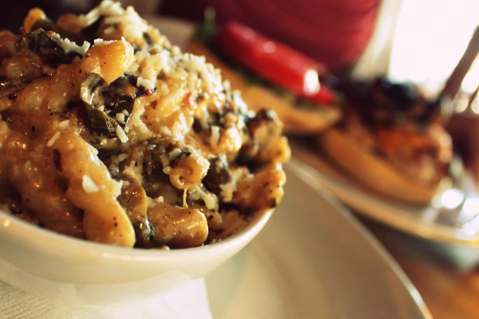 A bowl of baked macaroni cheese with a browned crumb top